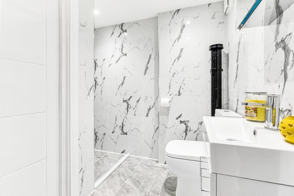 Luxstay Holland Park Apartment With Ac ロンドン エクステリア 写真